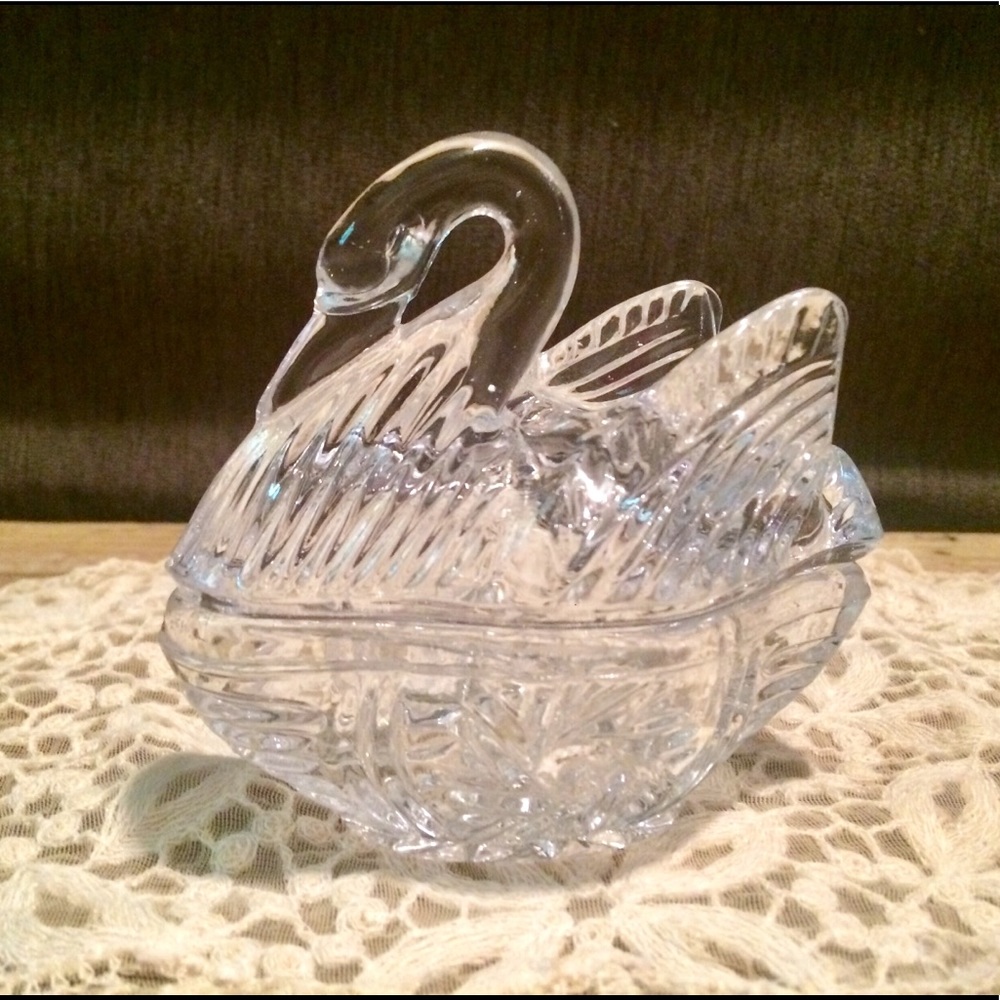 Lead crystal swan trinket dish